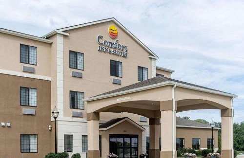 Lawrence Hotel | Comfort Inn & Suites Lawrence - Ideal for Families and Pets