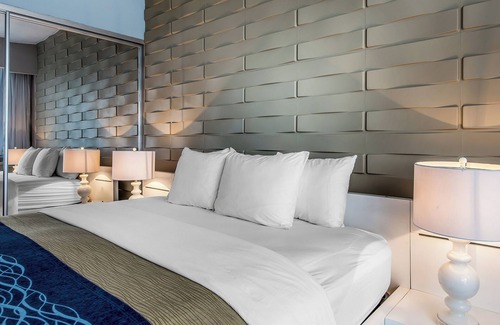 Levittown Hotel | Discover Comfort Inn & Suites Levittown with Pool and Spa