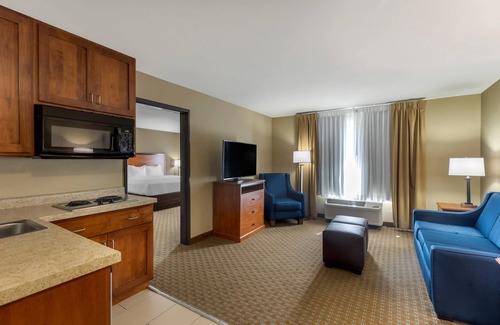 Marion Hotel | Comfort Inn & Suites Marion I-57 - Top Rated with Pool & Spa