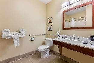 McComb Hotel | Cozy Comfort Inn & Suites: Oceanfront with Pool Access