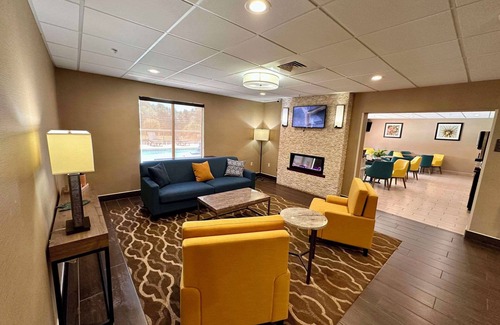 Mocksville Hotel | Discover Comfort Inn & Suites Mocksville with Pool & Breakfast