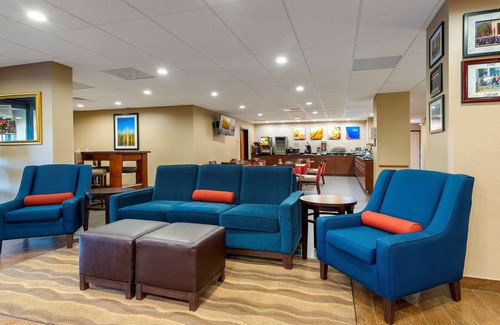 Gunter Afs Hotel | Stylish Comfort Inn & Suites: Accessible Stay with Spa & Dining