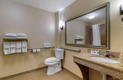 Gunter Afs Hotel | Stylish Comfort Inn & Suites: Accessible Stay with Spa & Dining