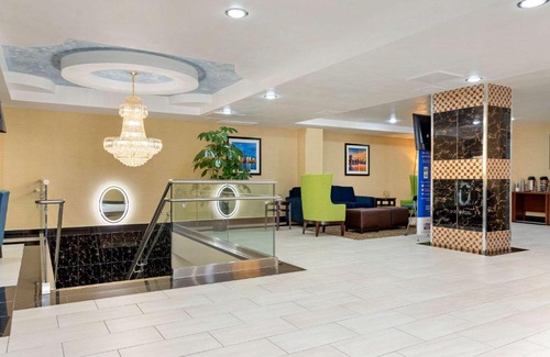 Queens Hotel | Comfort Inn & Suites: Family-Friendly Stay Near JFK