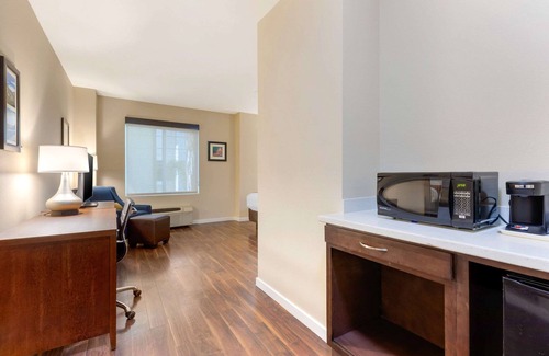 Guasti Hotel | Convenient Comfort Inn & Suites near Ontario Airport