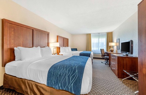 Lincoln Hotel | Relaxing Comfort Inn & Suites near Route 66 with Pool