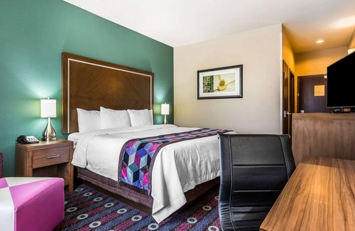 Newcastle Hotel | Discover Comfort Inn & Suites Newcastle: Pool, Spa & More