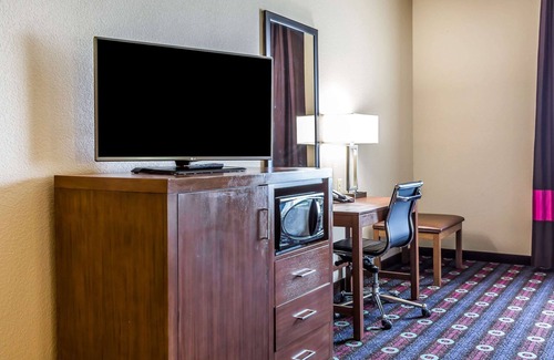 Newcastle Hotel | Discover Comfort Inn & Suites Newcastle: Pool, Spa & More