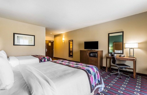 Newcastle Hotel | Discover Comfort Inn & Suites Newcastle: Pool, Spa & More
