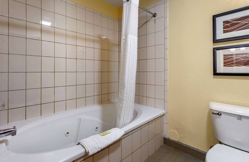 North Aurora Hotel | Comfort Inn & Suites North Aurora: Family-Friendly Escape