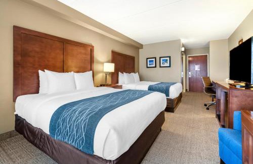 Sanford Hotel | Relaxing Comfort Inn & Suites Orlando North with Pool Access