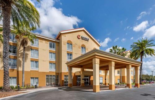 Sanford Hotel | Relaxing Comfort Inn & Suites Orlando North with Pool Access