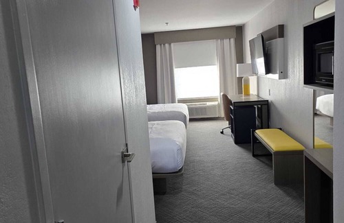 Prince George Hotel | Discover Comfort at Inn & Suites Fort Gregg-Adams