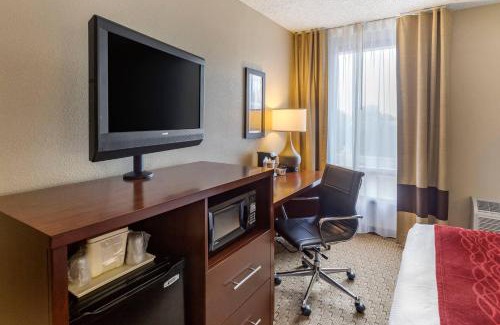 Rochelle Hotel | Budget-Friendly Comfort Inn & Suites Rochelle for Families