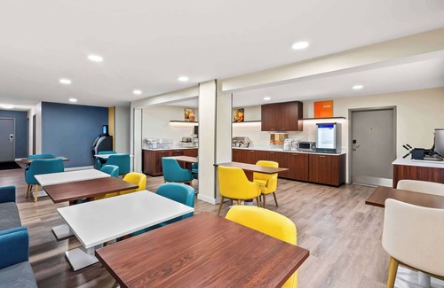 South Salt Lake Hotel | Comfort Inn & Suites: Downtown Bliss with Family Amenities