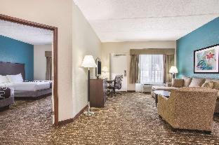 Fruitville Hotel | Pet-Friendly Comfort Inn & Suites Sarasota I75 with Pool