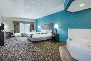 Fruitville Hotel | Pet-Friendly Comfort Inn & Suites Sarasota I75 with Pool
