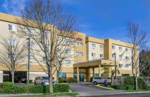 Haller Lake Hotel | Pet-Friendly Comfort Inn & Suites Seattle North Awaits You