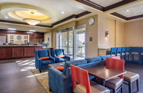 Haller Lake Hotel | Pet-Friendly Comfort Inn & Suites Seattle North Awaits You