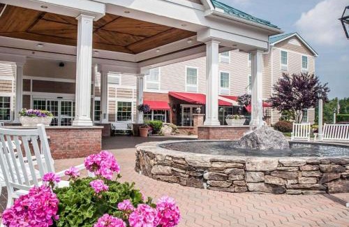 Sturbridge Hotel | Discover Comfort Inn & Suites Sturbridge-Brimfield Today!