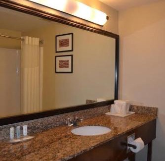 Suwanee Hotel | Family-Friendly Comfort Inn & Suites Suwanee - Sugarloaf