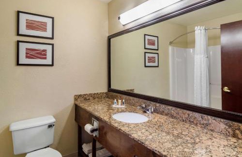 Suwanee Hotel | Family-Friendly Comfort Inn & Suites Suwanee - Sugarloaf