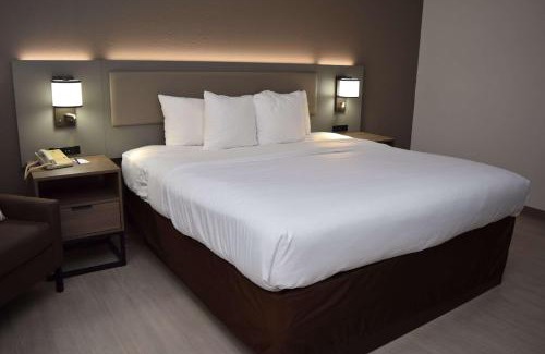 Syracuse Hotel | Convenient Comfort Inn & Suites Syracuse with Family Amenities