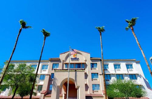 Tempe Hotel | Pet-Friendly Comfort Inn & Suites Near Phoenix Sky Harbor