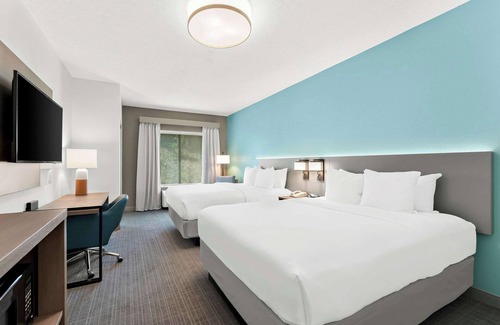 Tunkhannock Hotel | Cozy Comfort Inn & Suites with Pool and Breakfast Included