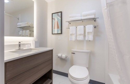 Beaver Dam Hotel | Inviting Comfort Inn & Suites: Guest Rated 9/10 with Pool