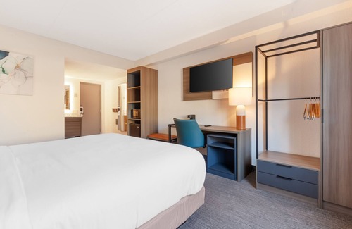 Beaver Dam Hotel | Inviting Comfort Inn & Suites: Guest Rated 9/10 with Pool