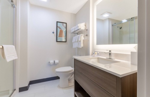 Beaver Dam Hotel | Inviting Comfort Inn & Suites: Guest Rated 9/10 with Pool
