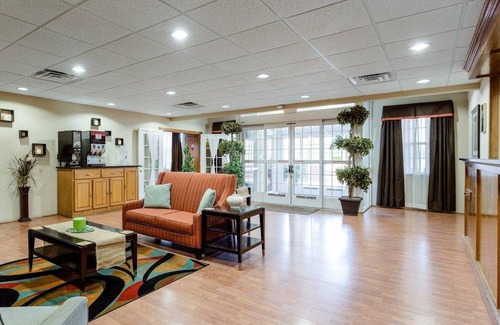 Grenada Hotel | Relax at Comfort Inn & Suites Grenada: Pet Friendly Oasis