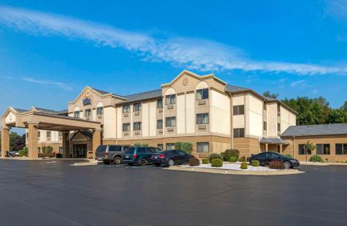 Jackson Hotel | Comfort Inn & Suites: Family-Friendly Stay with Pool Access