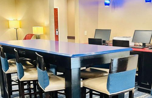 Jackson Hotel | Comfort Inn & Suites: Family-Friendly Stay with Pool Access
