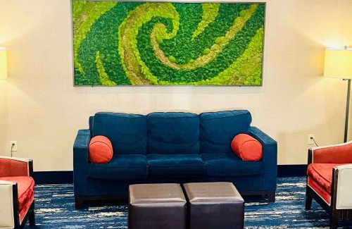 Jackson Hotel | Comfort Inn & Suites: Family-Friendly Stay with Pool Access