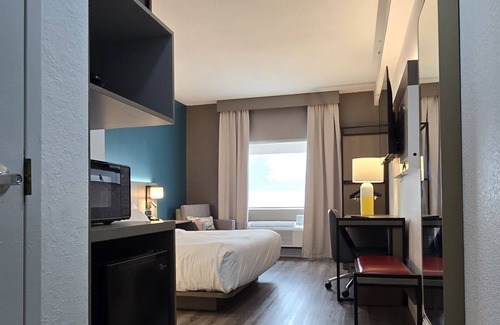 Mason City Hotel | Comfortable Quality Inn & Suites with Pool and Breakfast