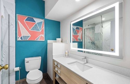 Mason City Hotel | Comfortable Quality Inn & Suites with Pool and Breakfast