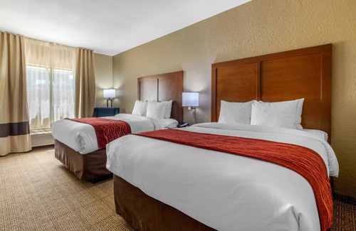 McComb Hotel | Comfort Inn & Suites: Poolside Relaxation Awaits You