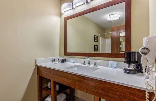 McComb Hotel | Comfort Inn & Suites: Poolside Relaxation Awaits You