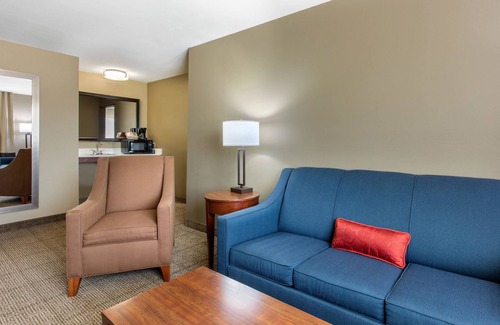 McComb Hotel | Comfort Inn & Suites: Poolside Relaxation Awaits You
