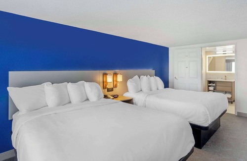 Voorhees Hotel | Comfort Inn & Suites Voorhees/Mt. Laurel with Pool Access