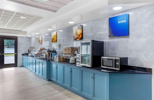 Voorhees Hotel | Comfort Inn & Suites Voorhees/Mt. Laurel with Pool Access