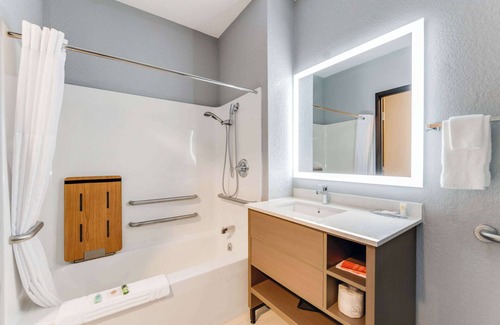 Weston Hotel | Comfort Inn & Suites Weston - Wausau: Family-Friendly Retreat
