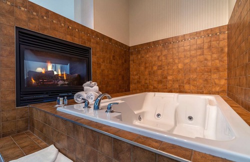 Fleetwood Hotel | Welcoming Comfort Inn Surrey Hotel with Family-Friendly Amenities