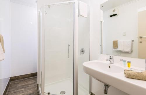 Invercargill Hotel | Comfort Inn Tayesta Motel: Breakfast Included & 4-Star Rated