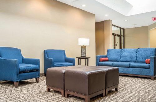 Downtown Niagara Falls Hotel | Eco-Friendly Comfort Inn The Pointe with Breakfast & Hot Tub