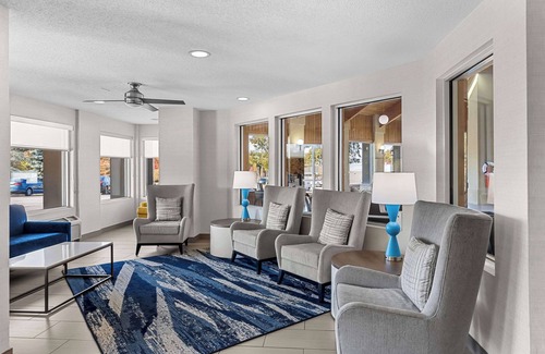Painesville Hotel | Comfort Inn: Family-Friendly Hotel with Pool & Breakfast
