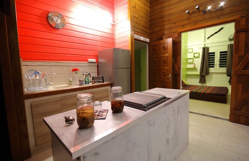 Les Abymes House | Comfort and Nature with Pool, Spa & Ocean Views Await