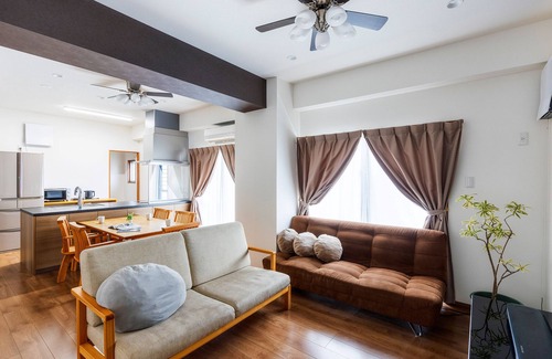 Kuwae Apartment | Experience Comfort Plus: Guest Rated 9.8 with Ocean Views